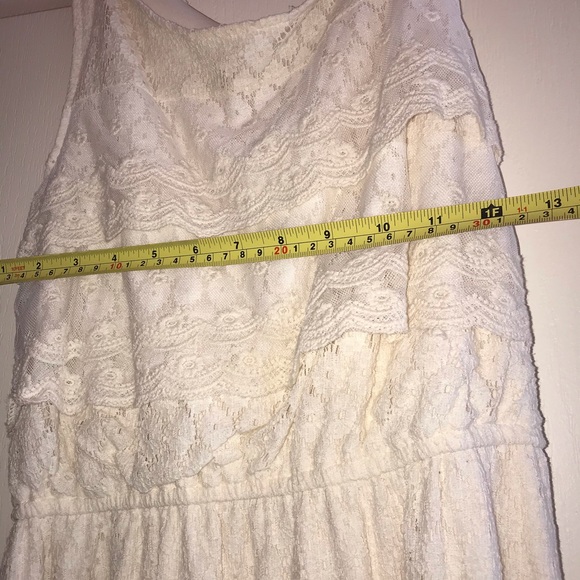 Simple lace dress - Picture 6 of 6